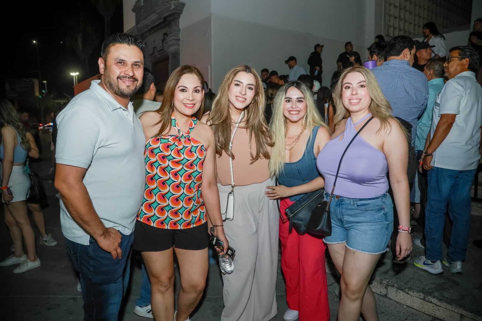 Viajan a los 90s en las Fiestas del Pitic