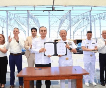 Parte desde Guaymas embarcación de vehículos de Ford hacia Chile