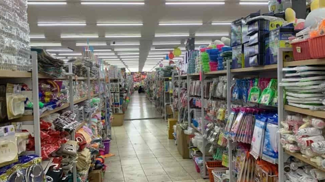 Comercios asiáticos son un desafío para la economía local: especialista