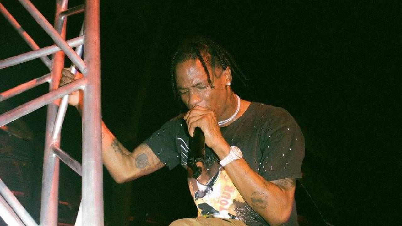 Arrestan al cantante Travis Scott por alterar el orden público