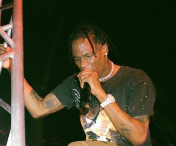 Arrestan al cantante Travis Scott por alterar el orden público