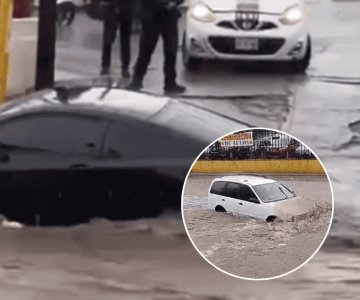 Rescatan a dos personas varadas tras intensa lluvia en Nogales