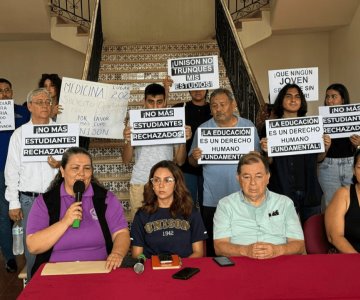 Aspirantes rechazados se manifiestan en instalaciones de la Unison