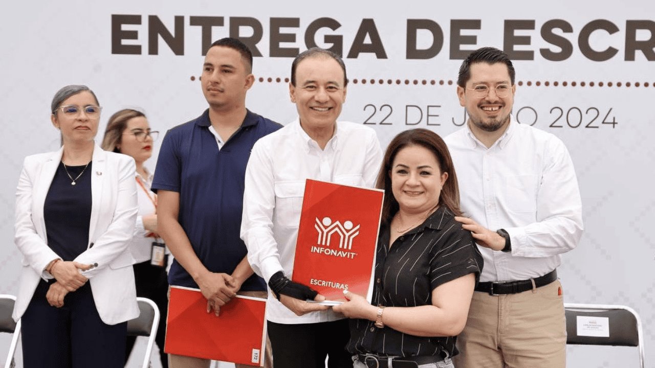 Infonavit entrega 500 escrituras de propiedad a sonorenses