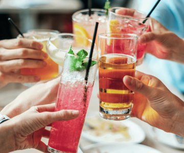 ¿Fiesta el fin de semana? Cautiva a tus amigos con estas recetas de bebidas preparadas
