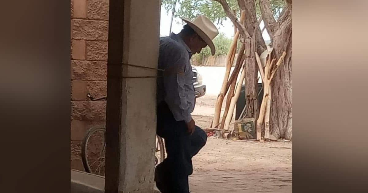 Miembros de la Tribu Yaqui amarran a exalcalde de Bácum a un poste