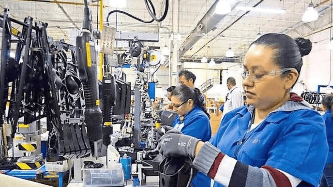 México destaca por jornadas laborales excesivas: OCDE