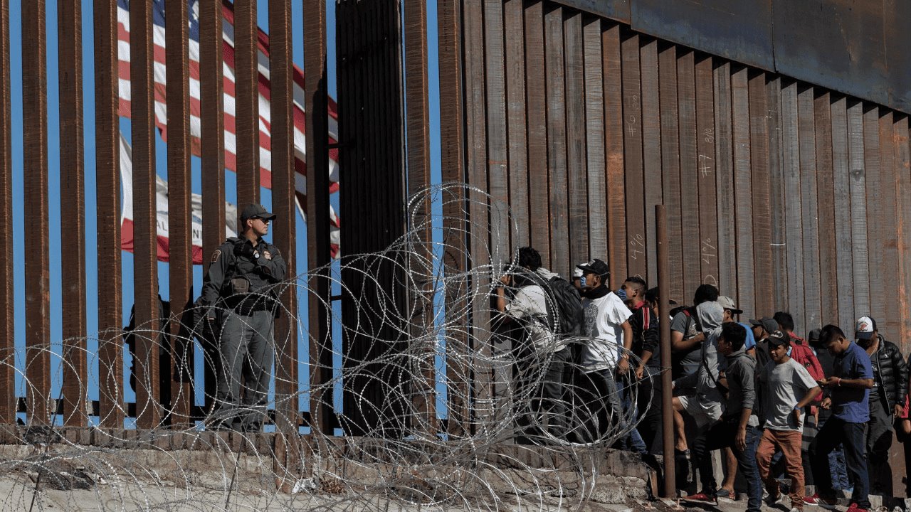 Desciende la detención de migrantes entre México-EU