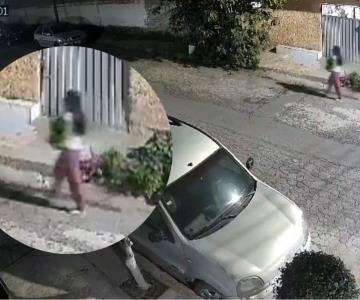 Mujer abandona a un bebé recién nacido en una bolsa sobre la calle