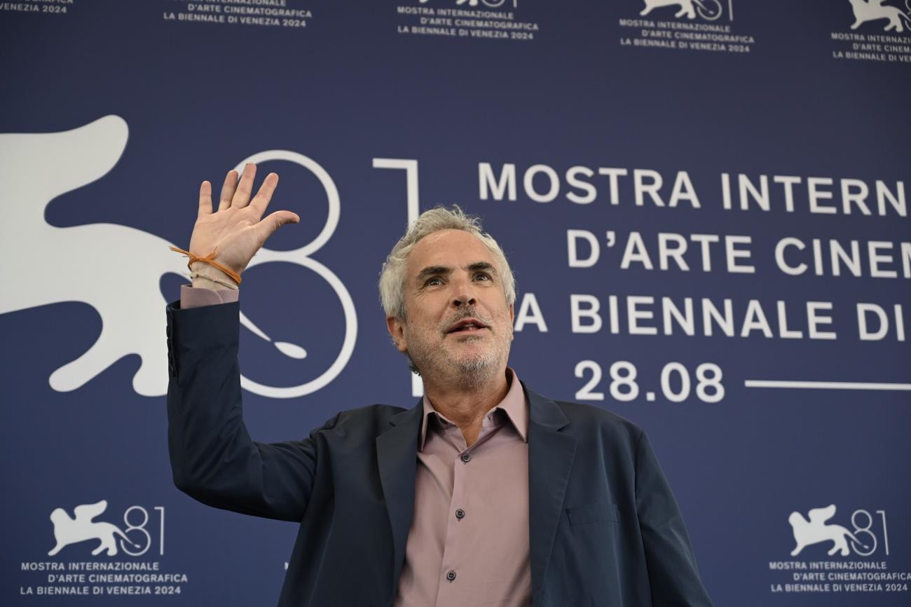 Ovacionan por seis minutos a Alfonso Cuarón en el Festival de cine Venecia