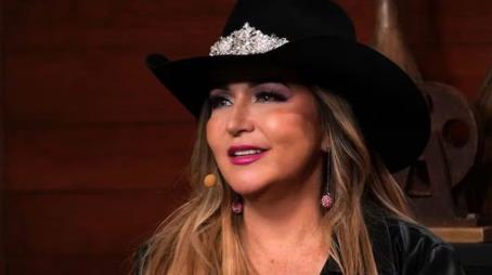 Alicia Villarreal niega distanciamiento con su hija y defiende a su pareja