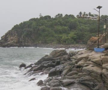 Huracán John toca tierra en la costa de Guerrero como categoría 3