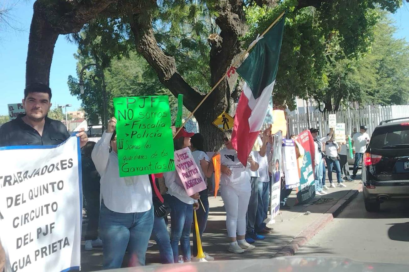 Se manifiestan trabajadores del Poder Judicial en Nogales