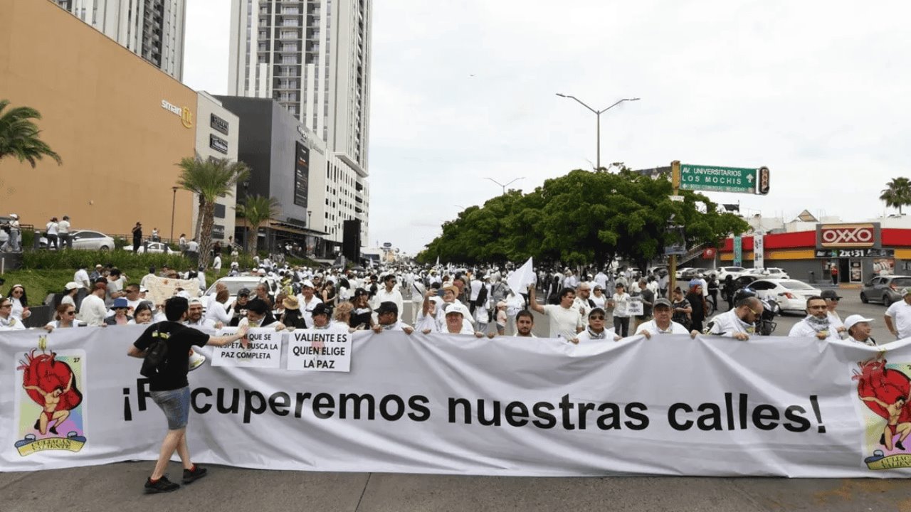 Marchan por la paz tras 20 días de violencia en Sinaloa