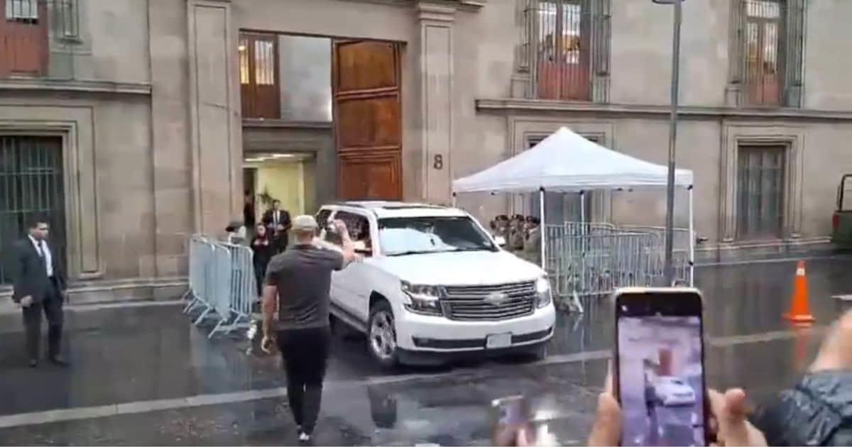 AMLO sale de Palacio Nacional rumbo a su casa en Tlalpan