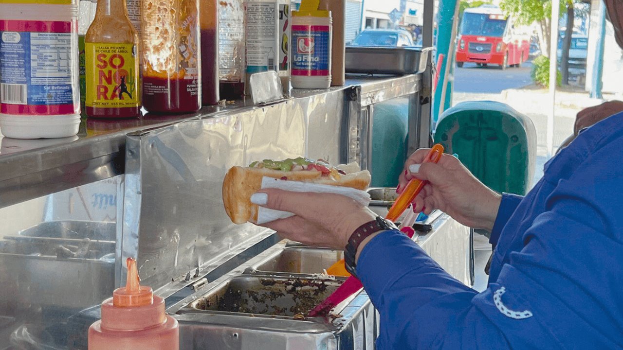 Los dogos son el alimento preferido en el centro de Hermosillo