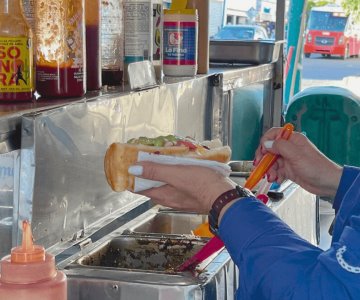 Los dogos son el alimento preferido en el centro de Hermosillo