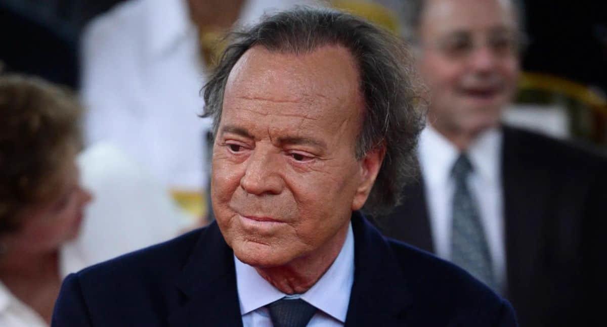 Julio Iglesias arremete contra los rumores de su retiro de la música