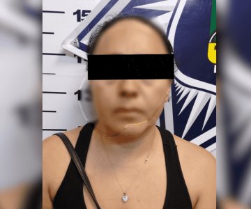 Mujer daña vehículos de vecinos tras discutir con su pareja