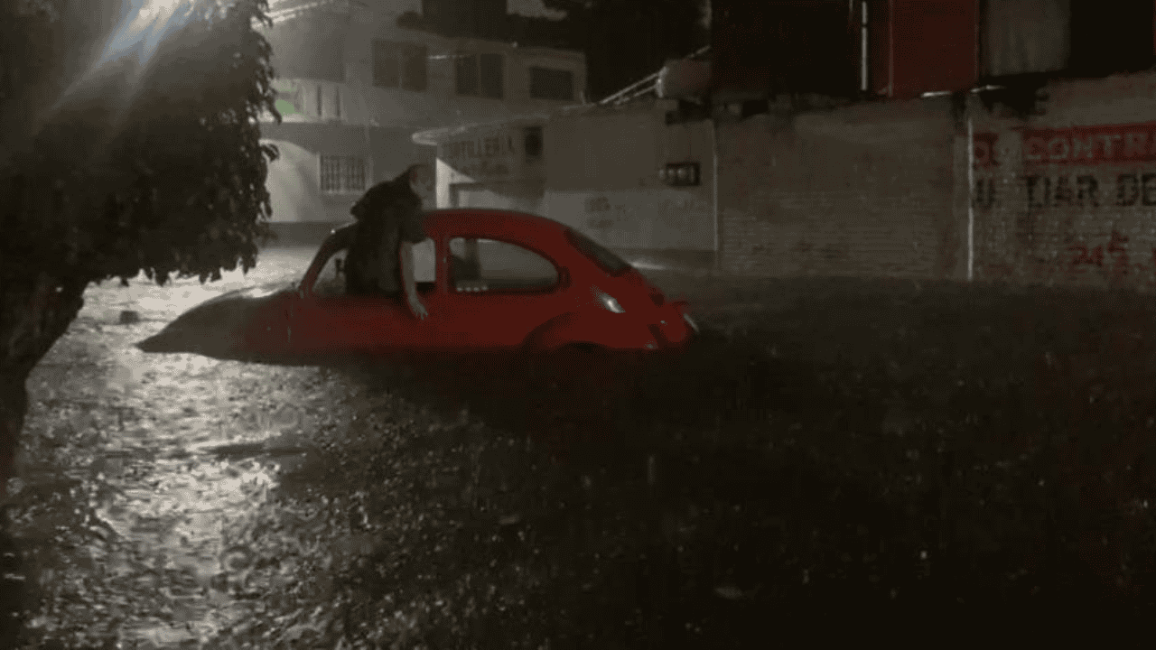 Muere menor de edad al caer en drenaje en calles de Cuautla, Morelos