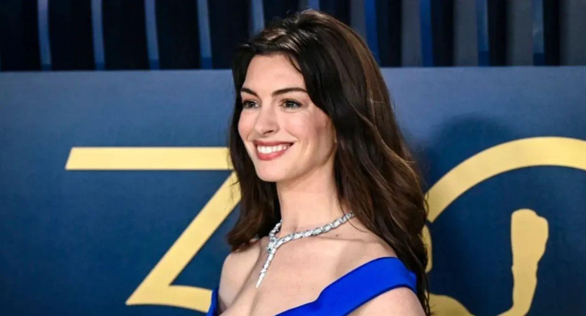 Anne Hathaway se disculpa con periodista por entrevista incómoda