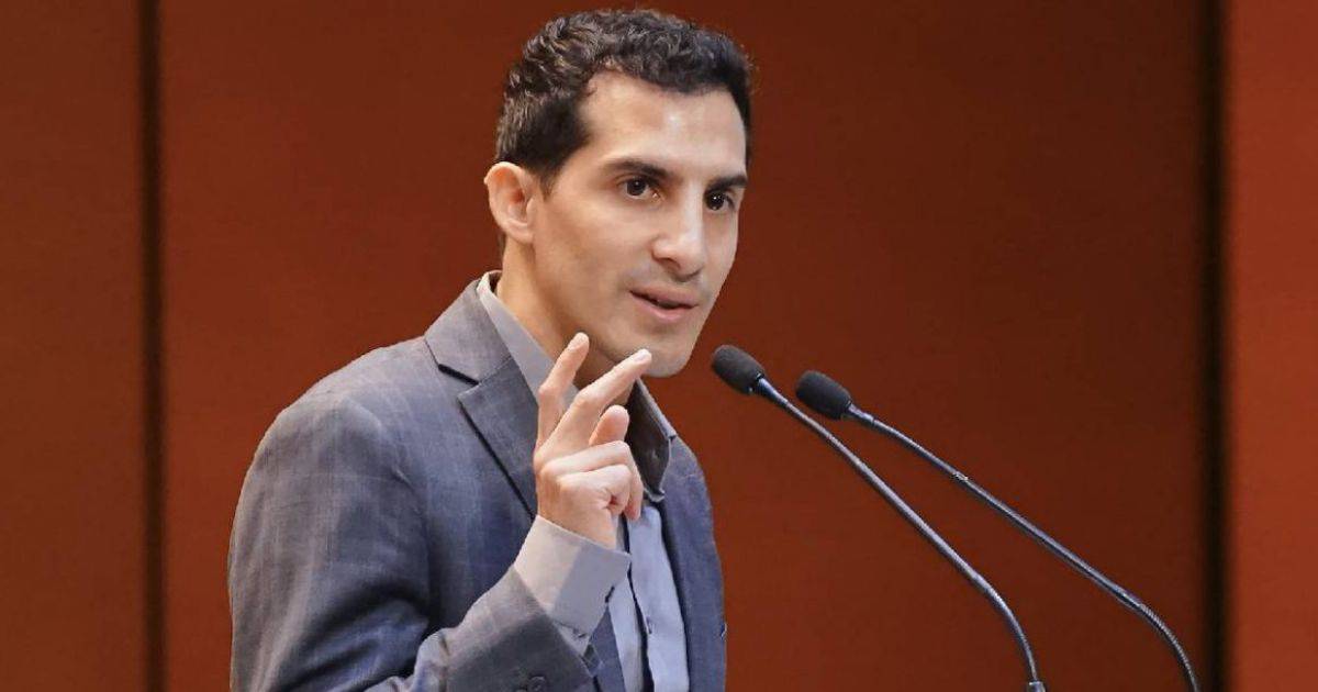 Rommel Pacheco ordena detener reducción de becas a deportistas