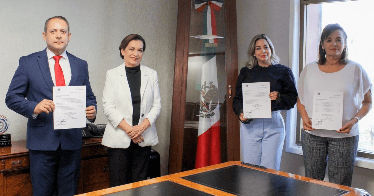 Dolores del Río toma protesta a nuevos titulares en la Contraloría General