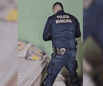 Policías auxilian a mujer de la tercera edad tras sufrir caída en su domicilio