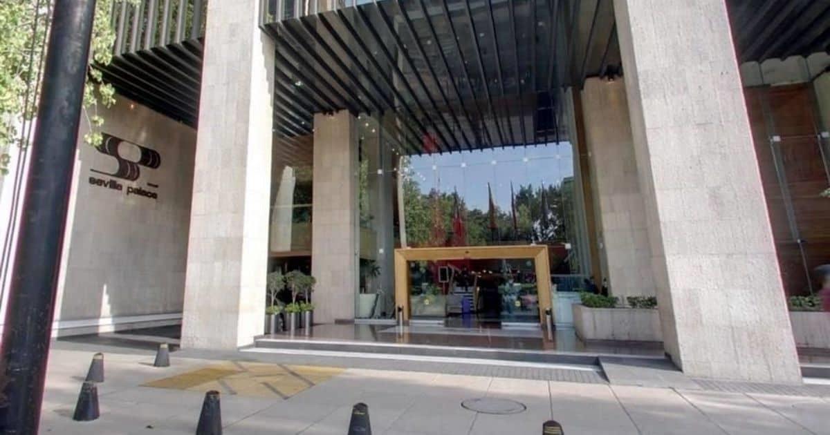 Mujer de 40 años pierde la vida tras caer varios pisos de un hotel en CDMX