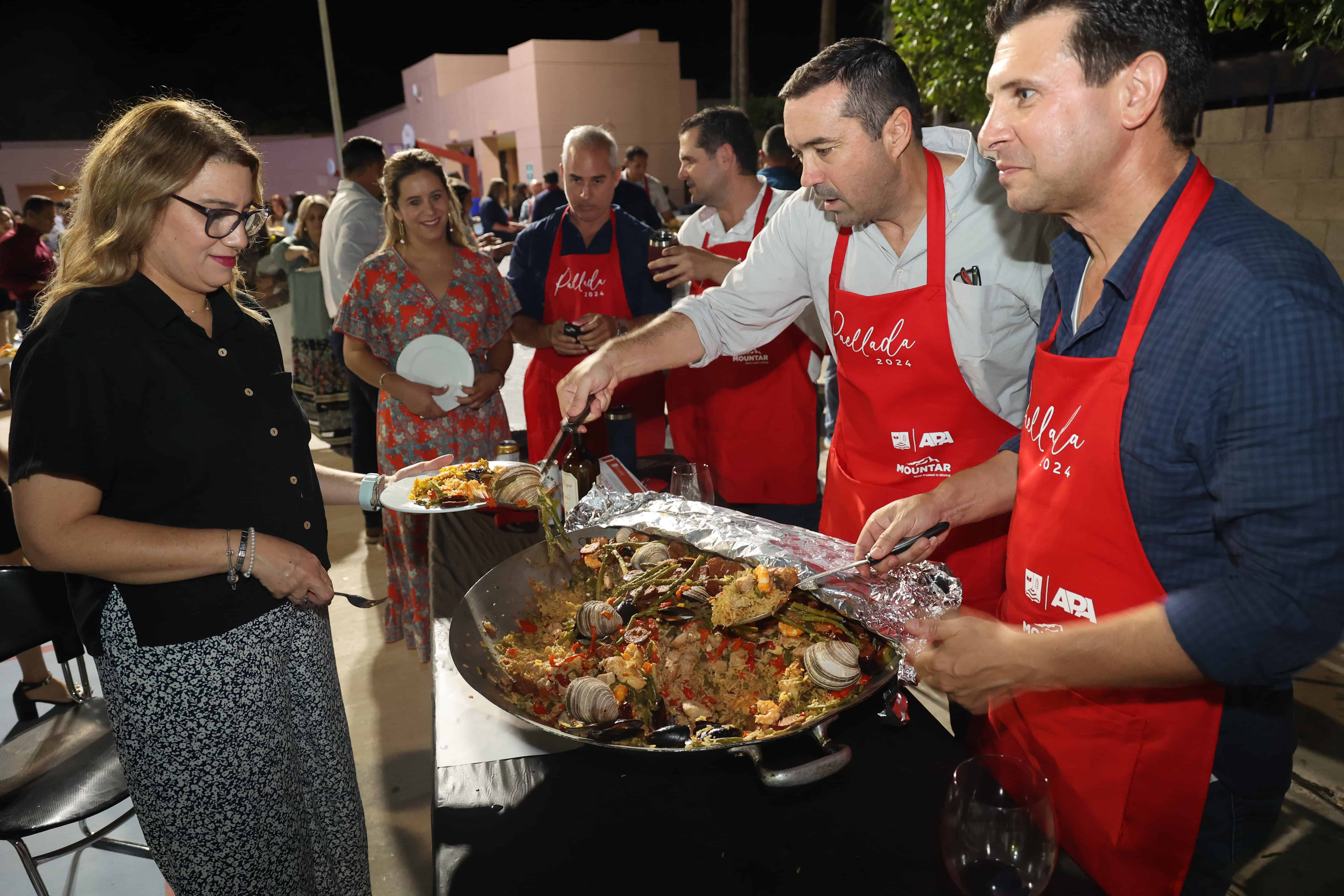 Viven maravillosa noche en la Paellada 2024 del Colegio Liceo Thezia