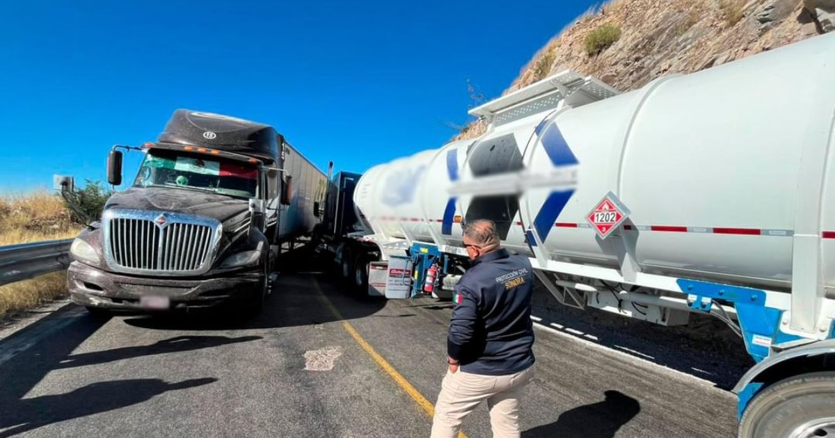 Se accidentan dos tractocamiones en carretera Ímuris-Cananea