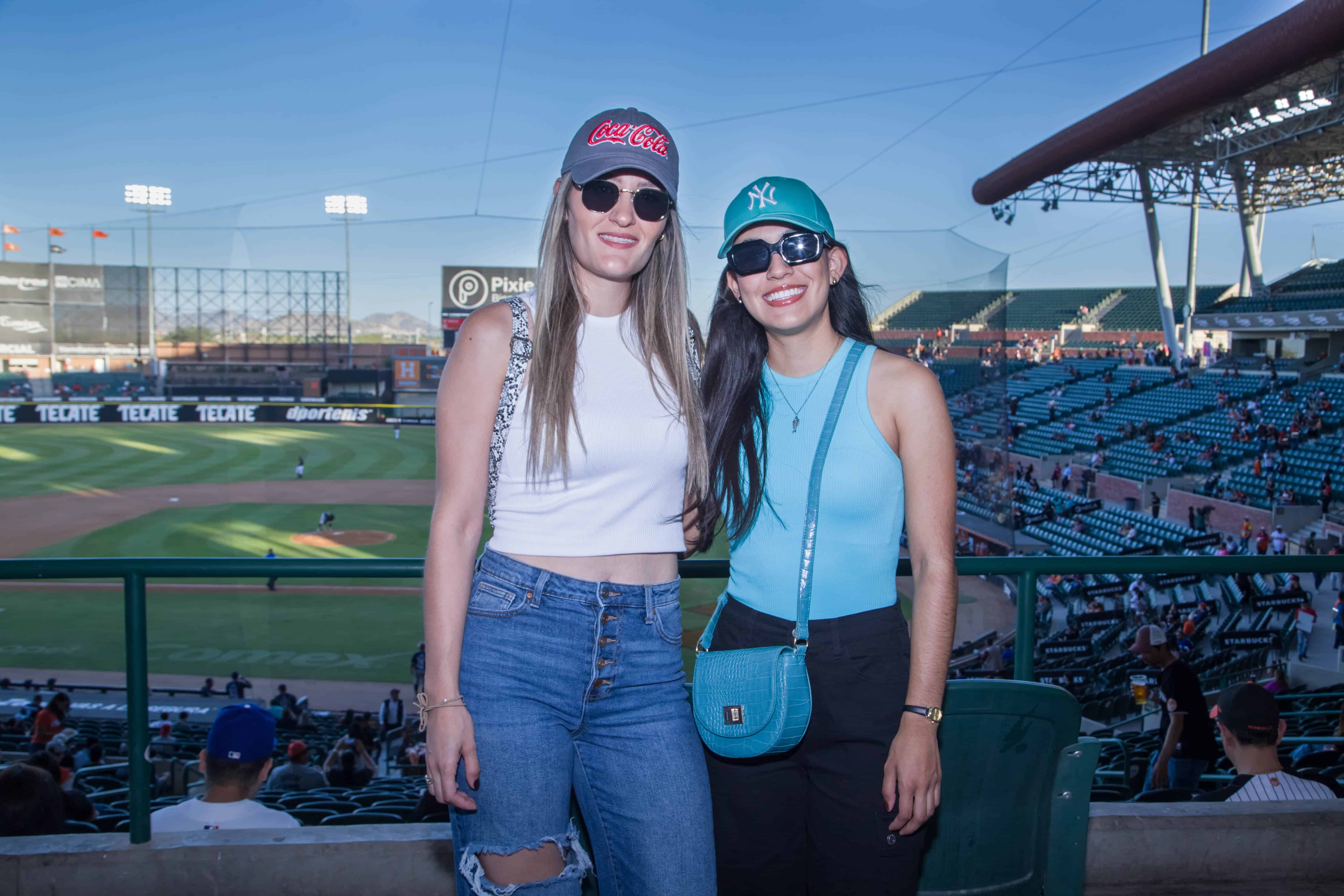 En el Estadio Fernando Valenzuela disfrutan de un buen juego