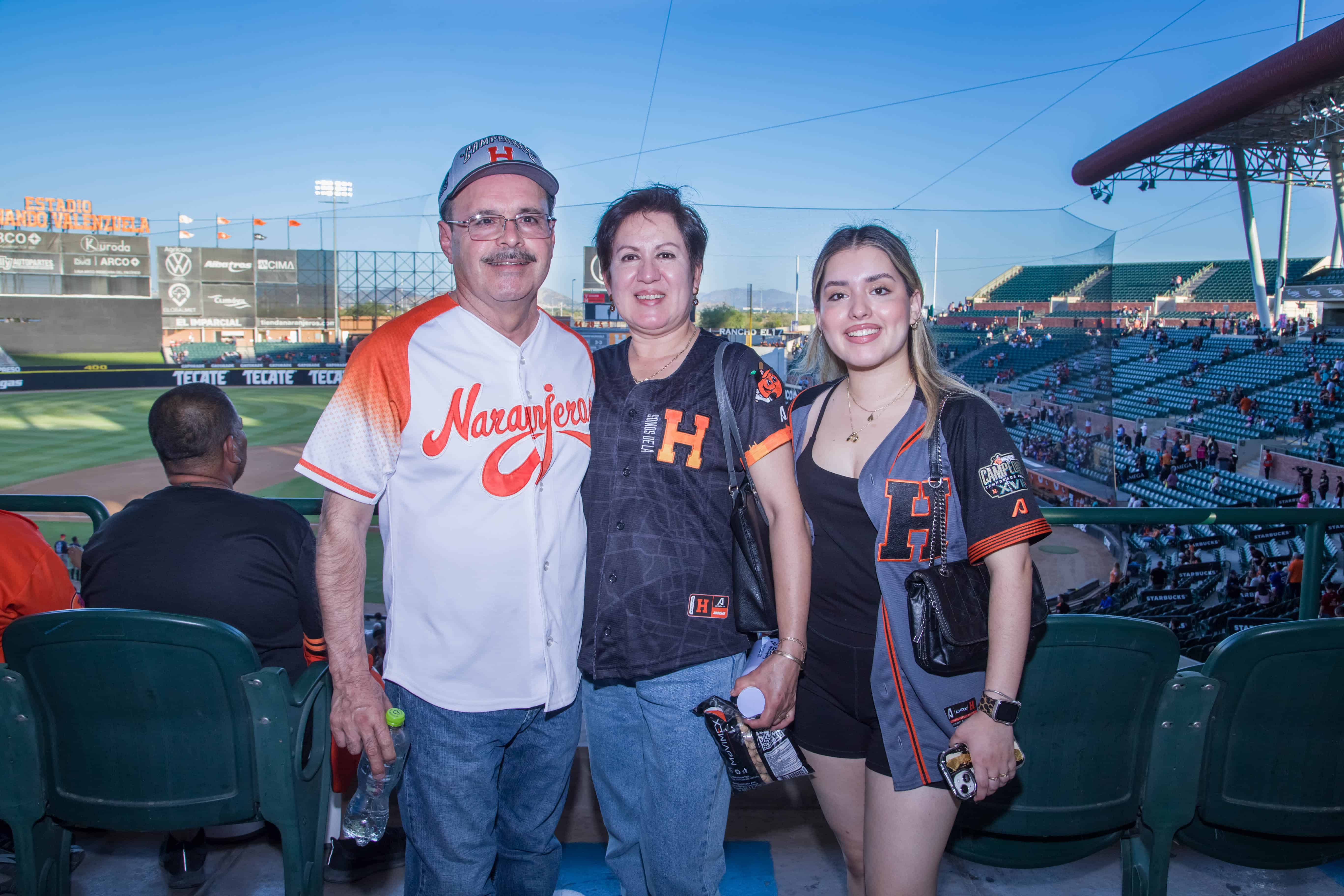 En el Estadio Fernando Valenzuela disfrutan de un buen juego