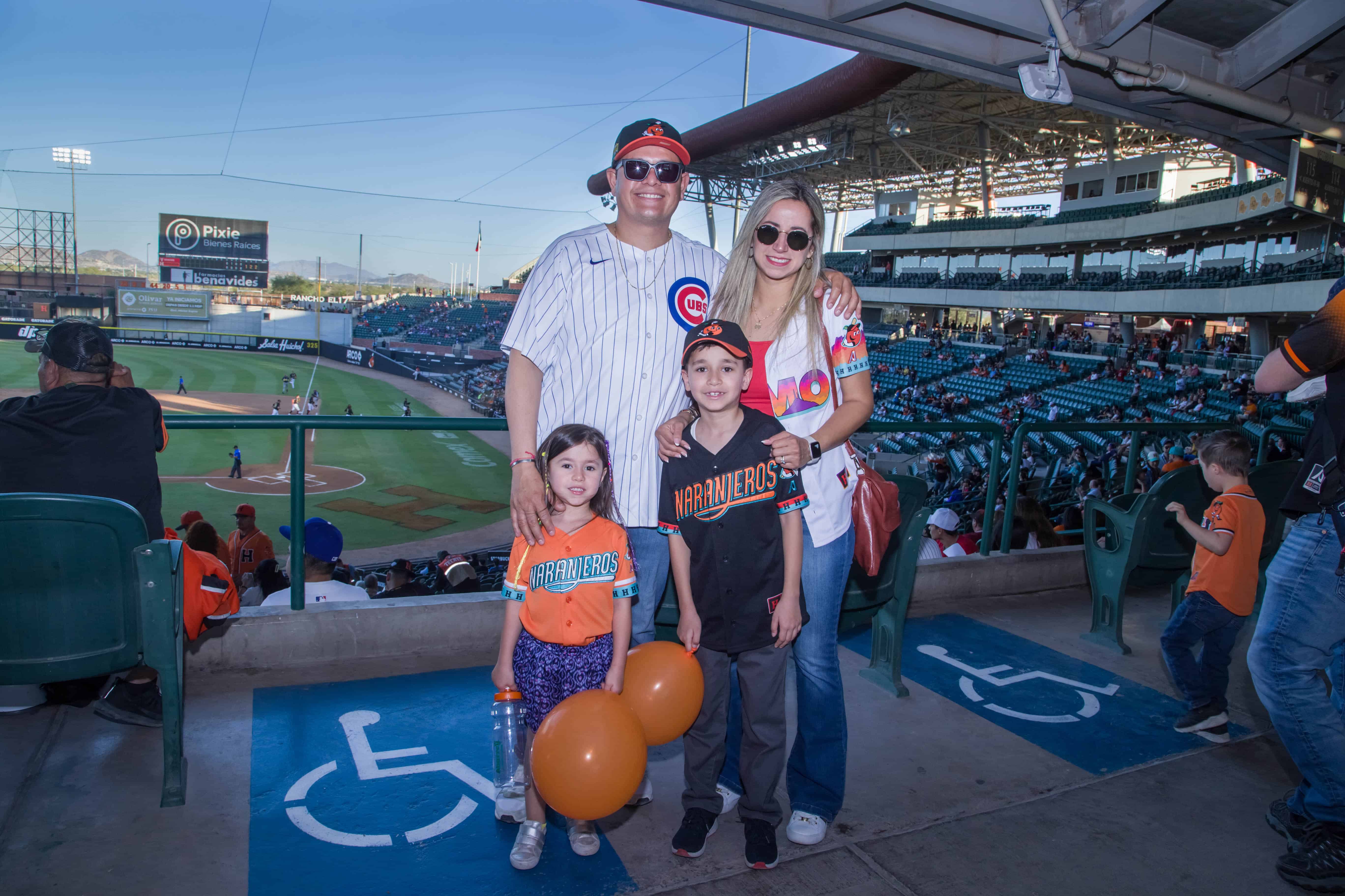 En el Estadio Fernando Valenzuela disfrutan de un buen juego