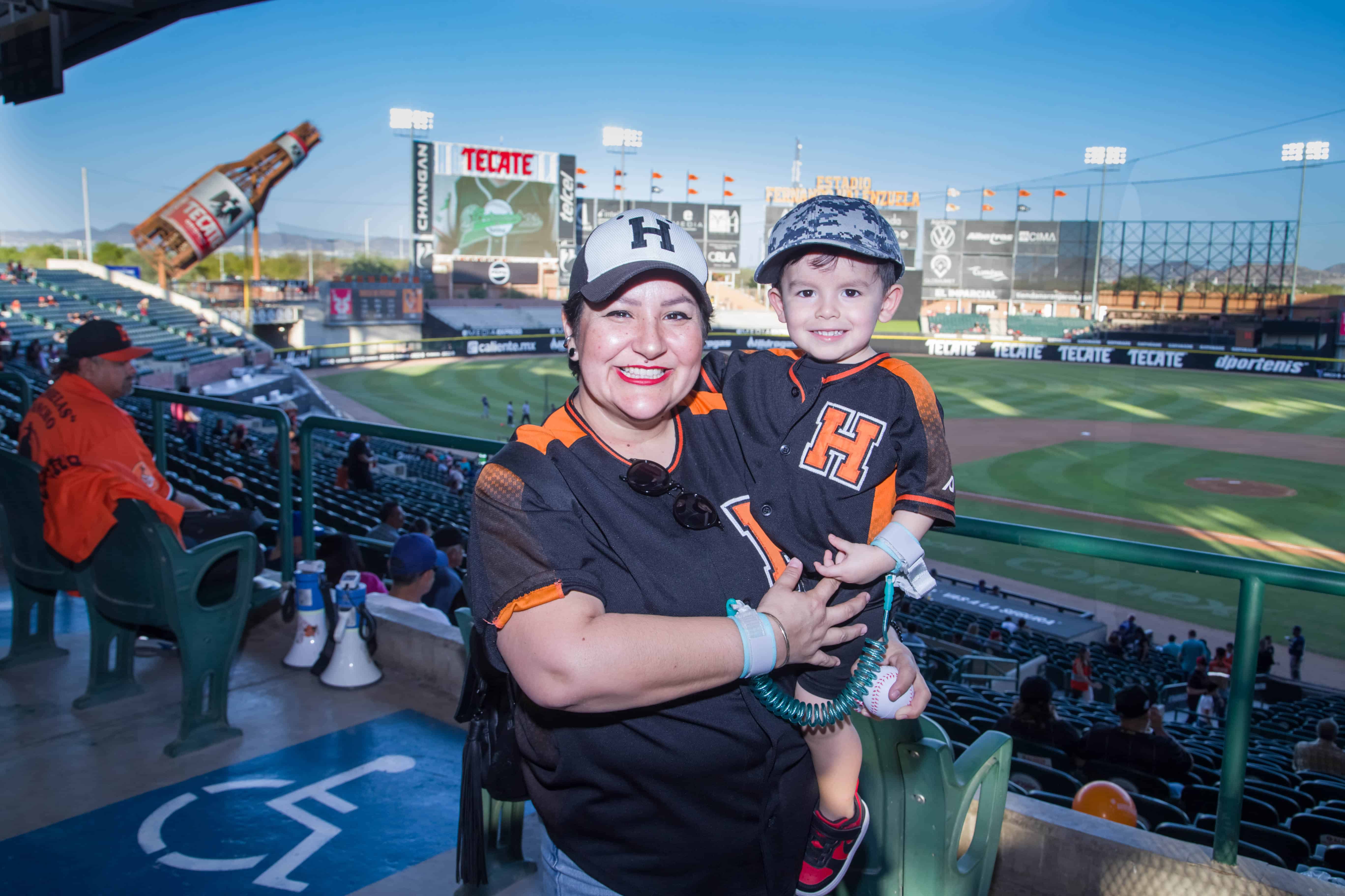 En el Estadio Fernando Valenzuela disfrutan de un buen juego