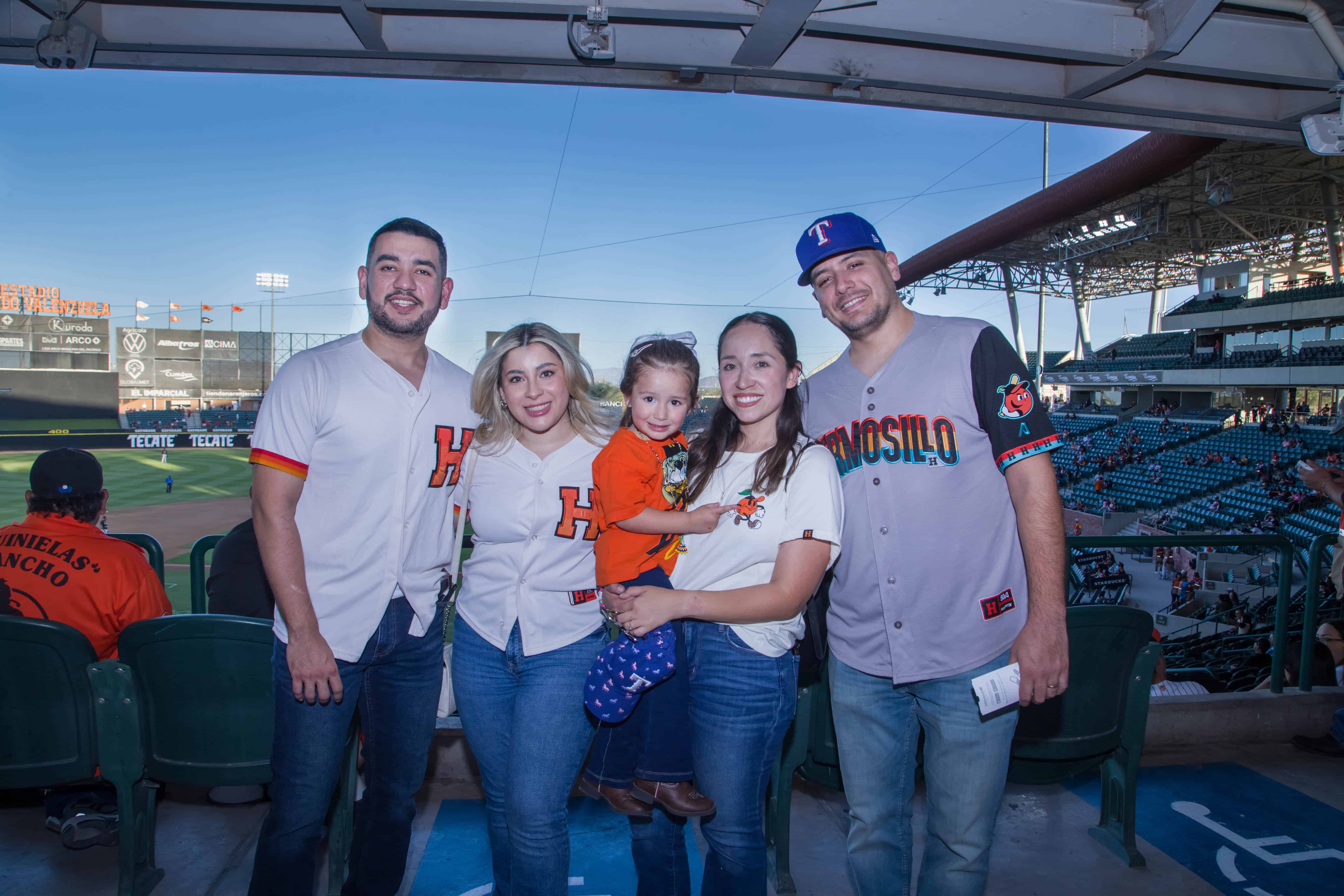 En el Estadio Fernando Valenzuela disfrutan de un buen juego