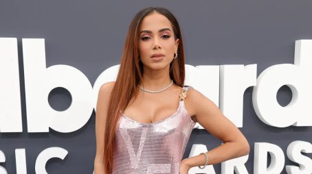 ¿Anitta está embarazada? Comparte misteriosa fotografía