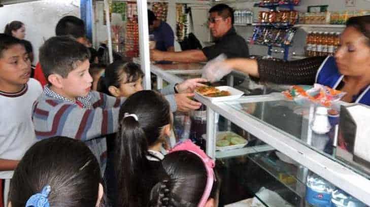 Retiran concesión a tienditas escolares por vender comida chatarra