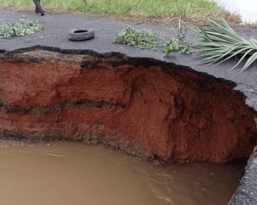 Tramo carretero al sur de Veracruz se derrumba por intensas lluvias