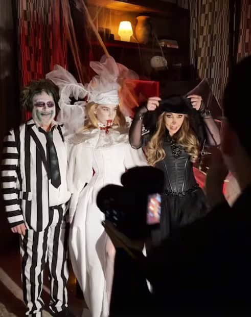 Belinda ofrece su fiesta de Halloween con celebridades