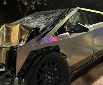 Conductor de Tesla Cybertruck choca contra vivienda y la deja abandonada