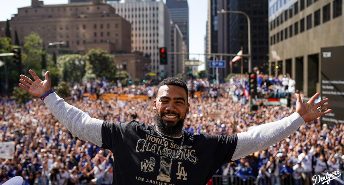 Dodgers celebran el título de la Serie Mundial con multitudinario desfile