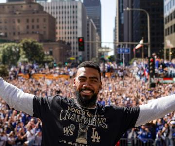 Dodgers celebran el título de la Serie Mundial con multitudinario desfile