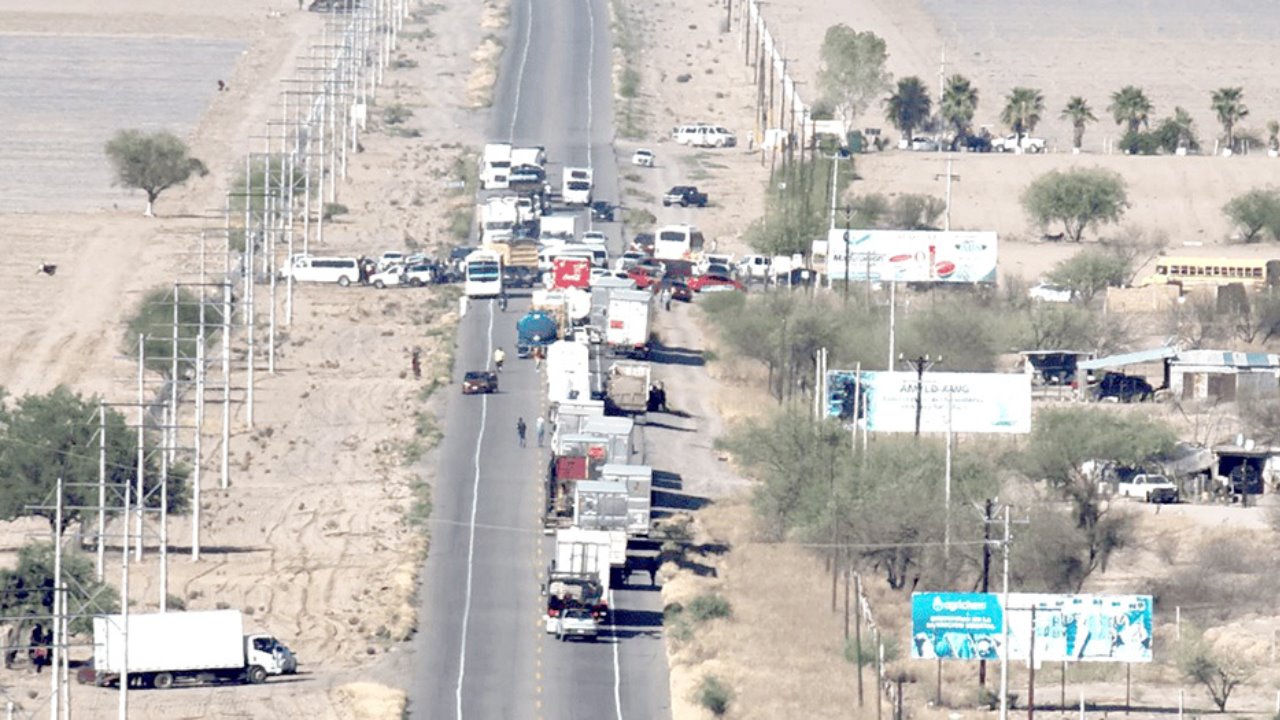 Buscadoras bloquean carretera Hermosillo-Bahía de Kino: exigen justicia