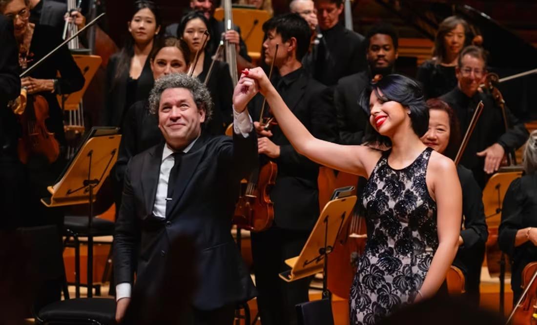 En medio de la polémica, Ángela Aguilar canta La Llorona en Los Ángeles