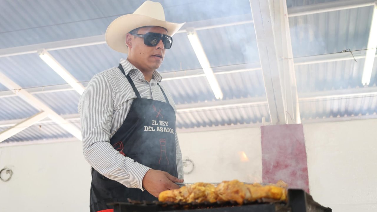 Realizan con éxito Parrillada x la Educación 2024 en la ExpoGan