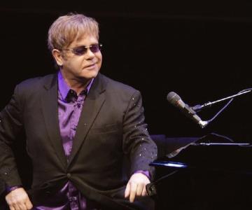 Revela Elton John que perdió la vista casi por completo