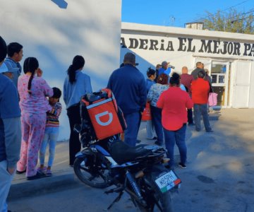 Abarrotan panadería desde las primeras horas para Nochebuena