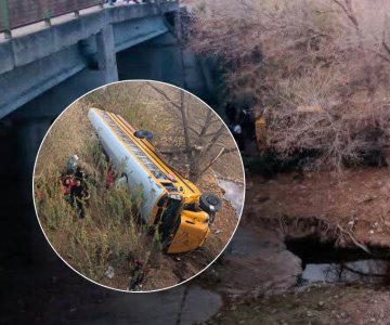 Autobús cae de puente en Nogales y deja 20 lesionados