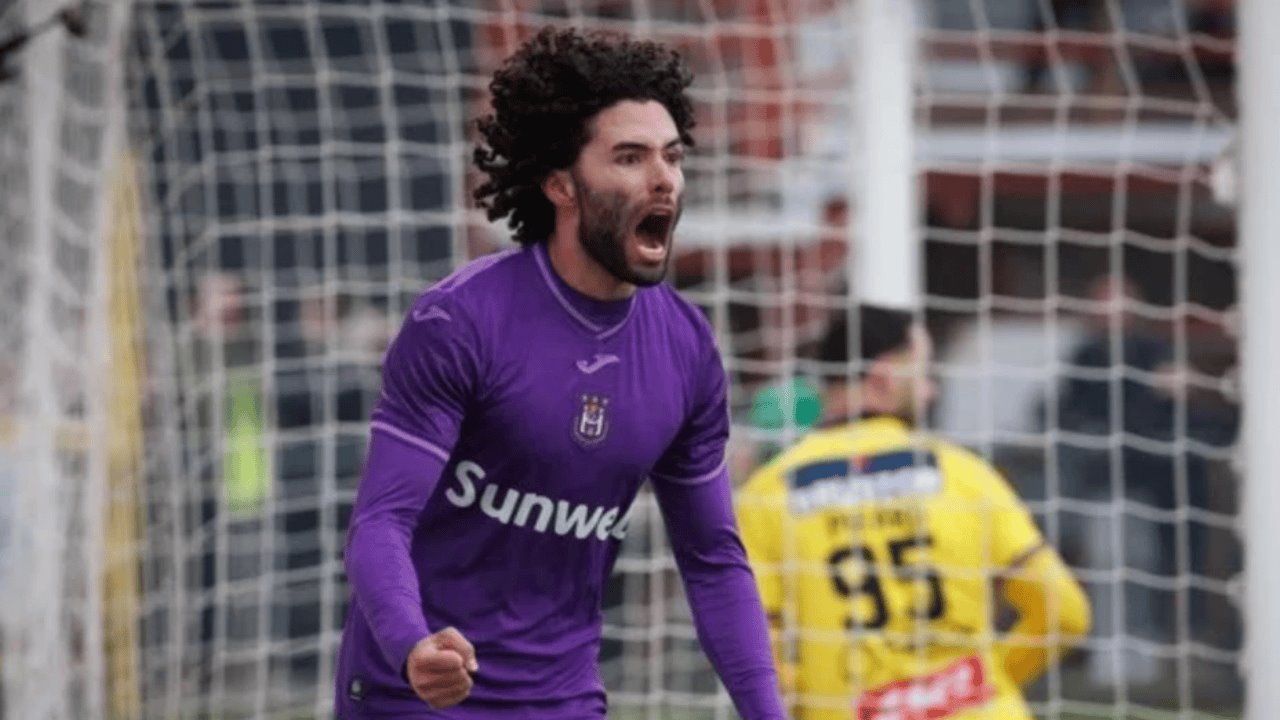 Así fue el gol del Chino Huerta en su debut con el Anderlecht